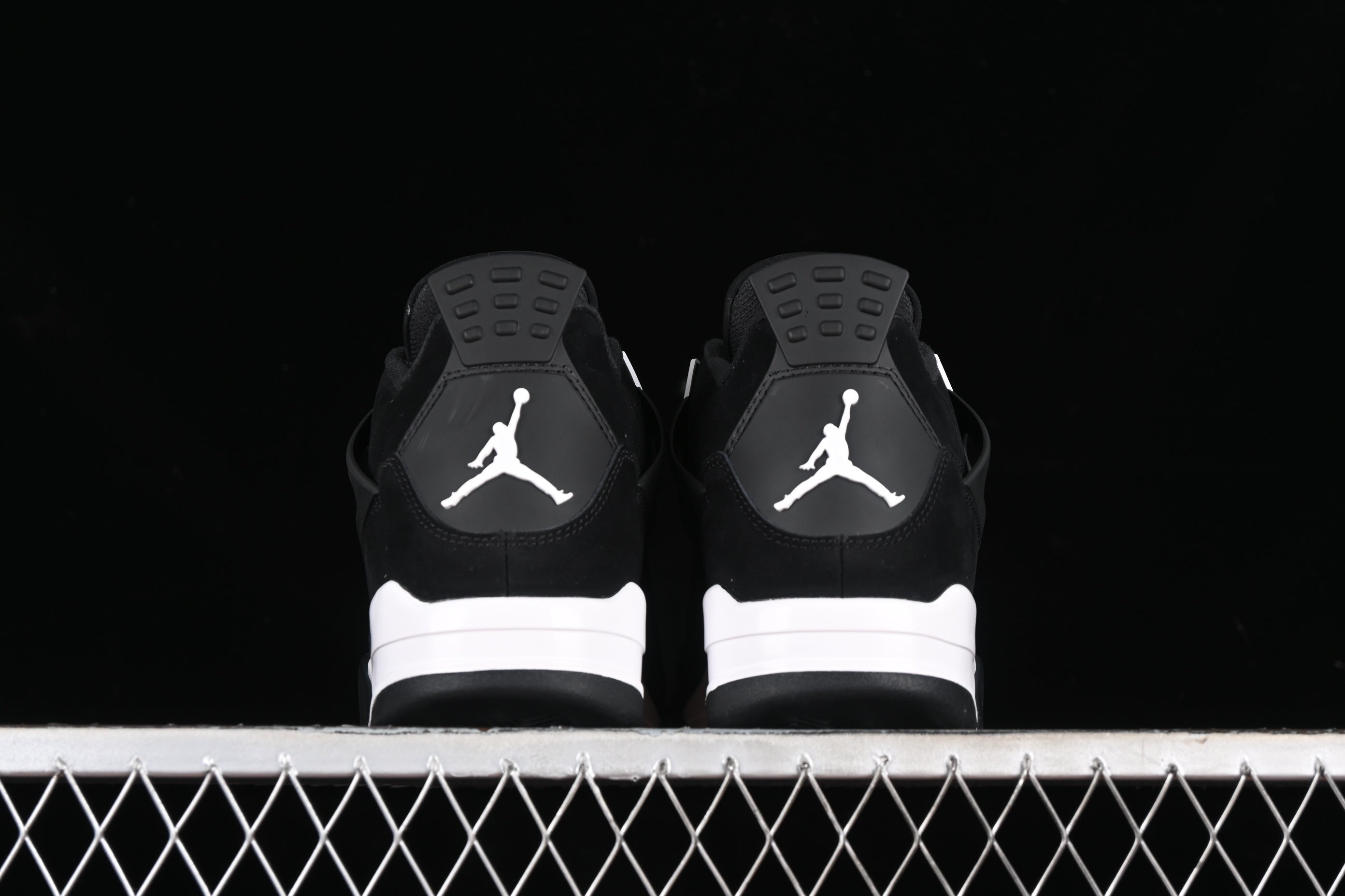 Jordan 4 White Thunder