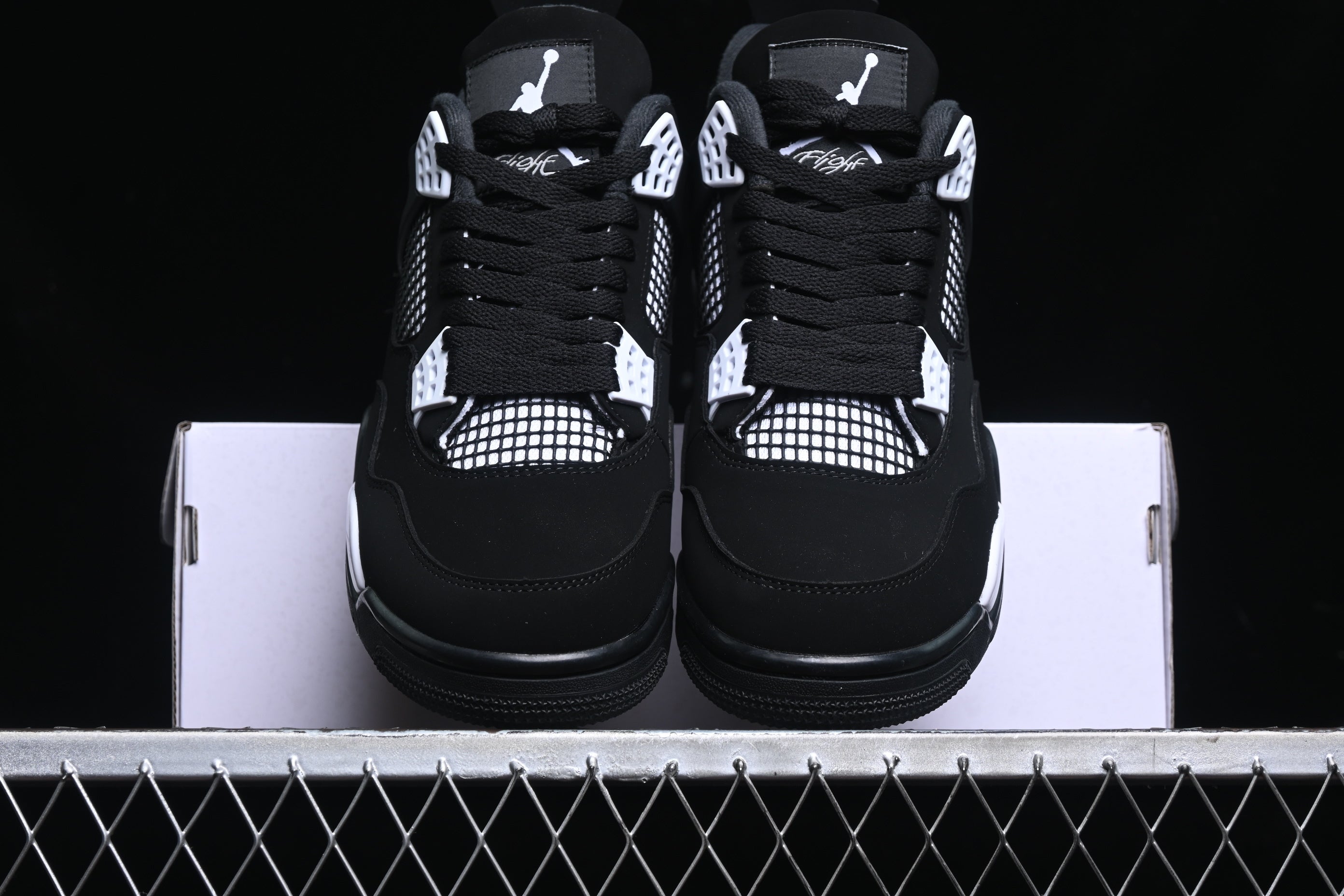 Jordan 4 White Thunder