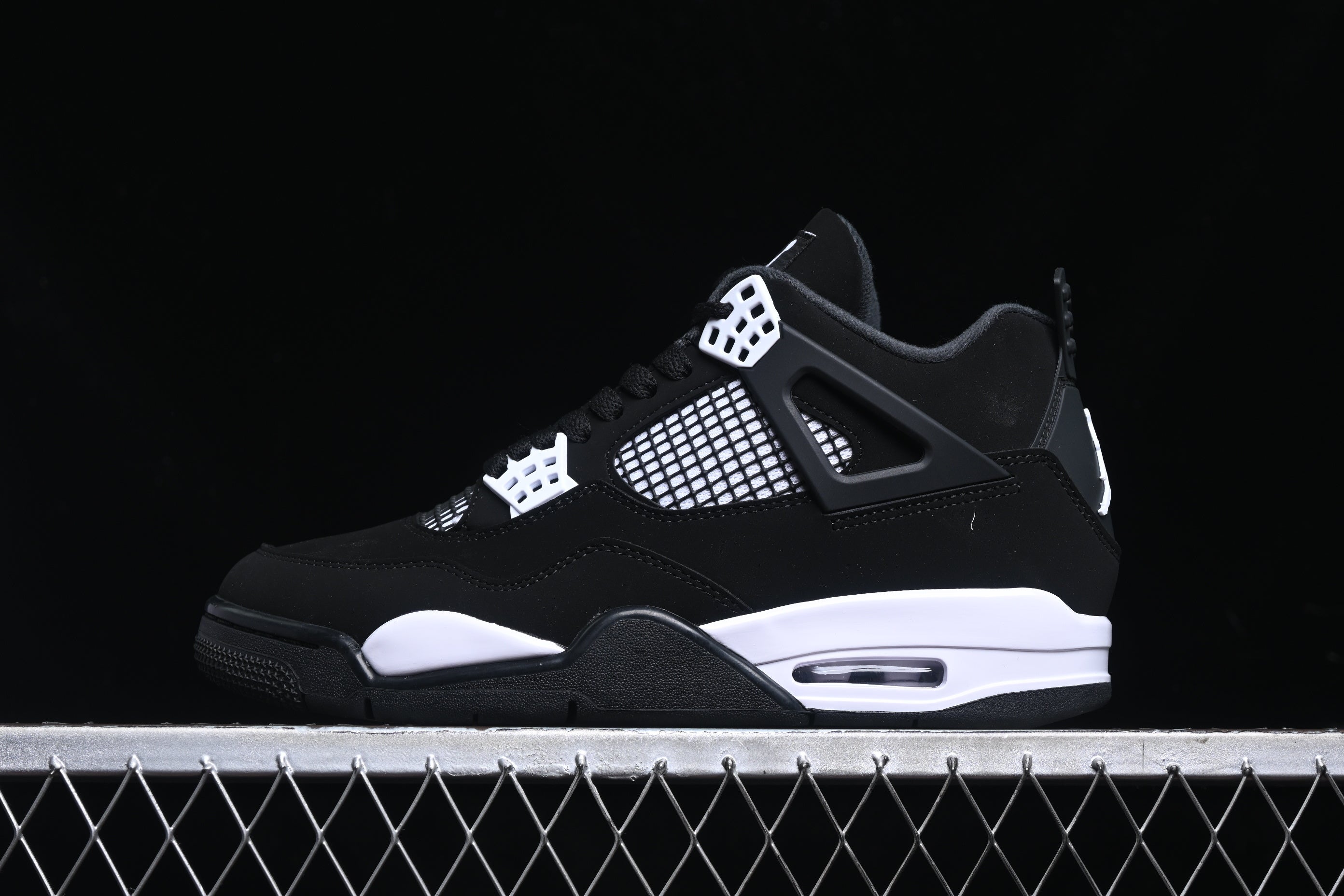 Jordan 4 White Thunder