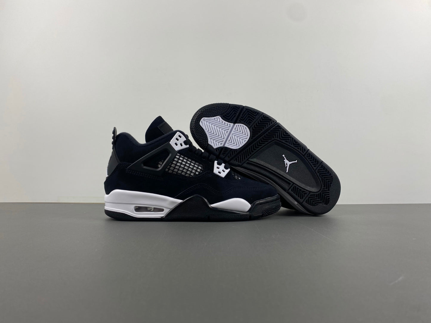 Jordan 4 White Thunder